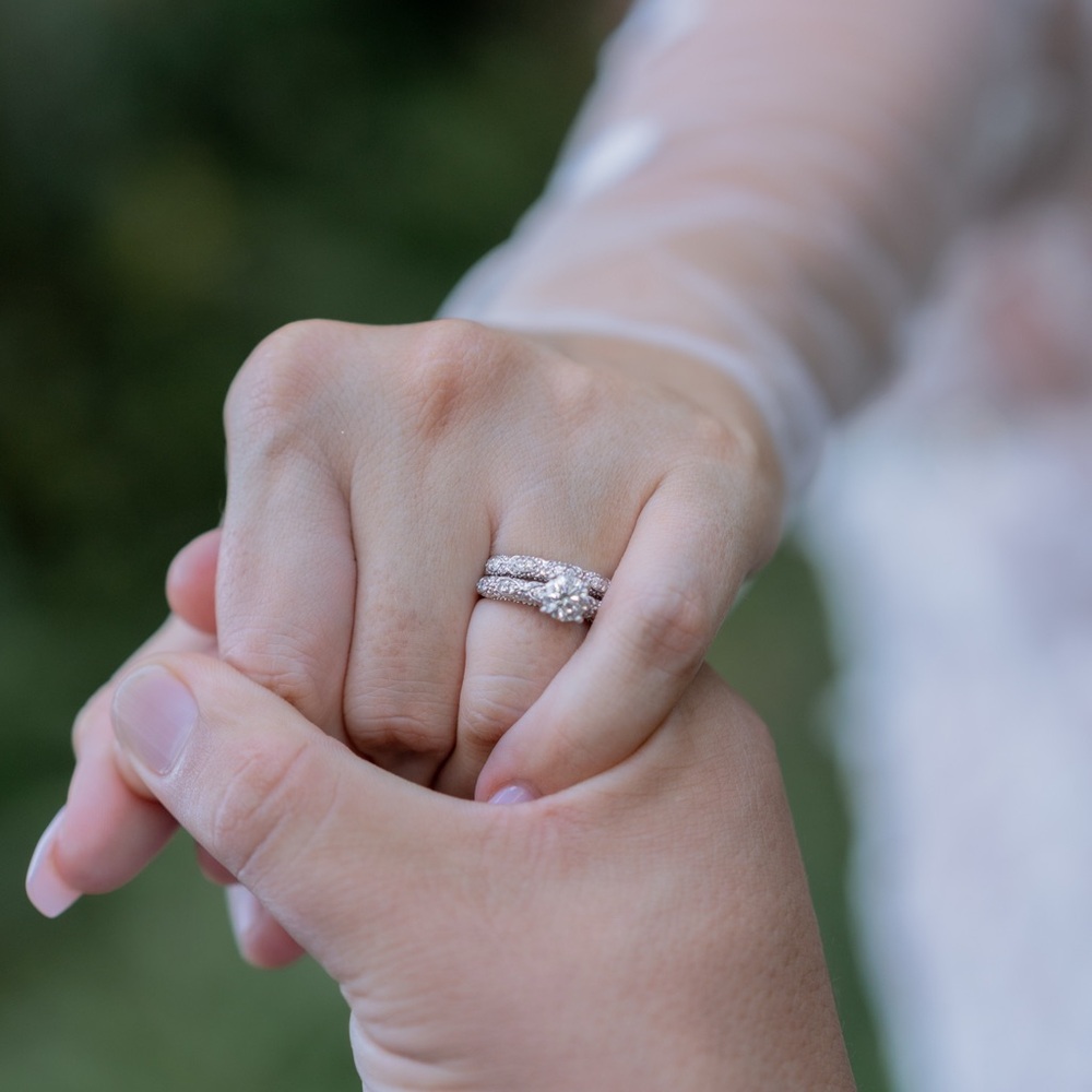 Stunning 14k White Gold Women’s Bridal Set